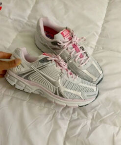 Wanderlust Sneakers
